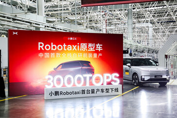 De eerste in serie geproduceerde Xpeng GX robotaxi rolt van de productielijn