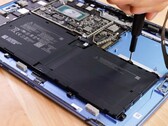 De Surface Pro 9 is aanzienlijk gemakkelijker te repareren dan zijn voorgangers. (Beeldbron: iFixit)