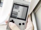 The Paper Boy S3 emuleert Game Boy-spellen op een E Ink-touchscreen.