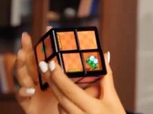 De WOWCube heeft 24 kleine schermen en wordt geleverd met een heleboel puzzelspelletjes (Afbeelding bron: Cubios)