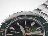 Close-up van de Seiko 5 Sports SKX HDB005, met de nadruk op de donkergroene wijzerplaat