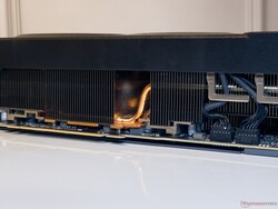 De RTX 4080 Super Gaming OC gebruikt in totaal negen koperen heatpipes