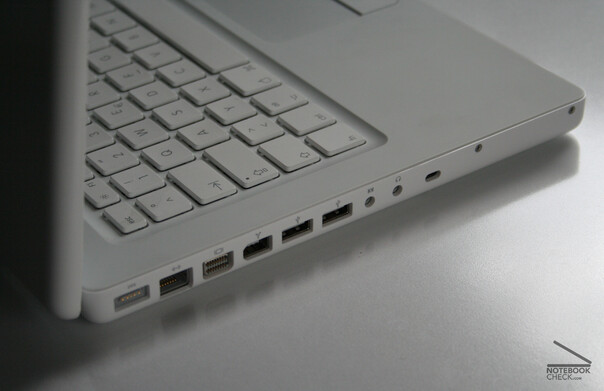 Tot op de dag van vandaag kan Apple's MacBook uit 2006 worden gebruikt om alledaagse dingen te doen, dankzij de x86 CPU (Afbeelding bron: Notebookcheck)