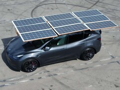 Tesla: Hobbyist toont een zonnedak op zijn elektrische auto (Afbeelding: somid3, Reddit)