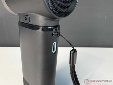 USB-C-poort en polsbandje aan de achterzijde