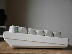 De KSA-toetsdoppen van Keychron zijn vrij hoog, met aanzienlijke sculpturen, en de typhoek van 5° is comfortabel. 