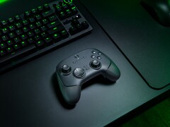 De Razer Wolverine V3 Pro 8K draadloze pc-controller getoond op desktop (Afbeelding bron: Razer PR)
