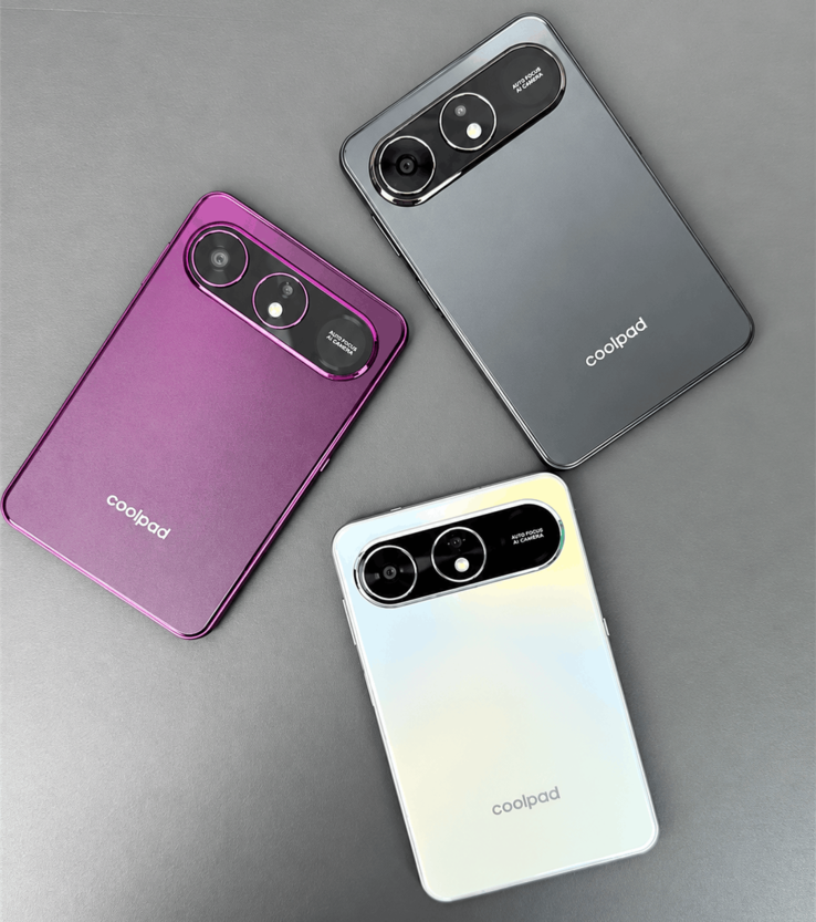 Drie Coolpad Cool X Wide-telefoons, van achteren weergegeven in paars, grijs en wit
