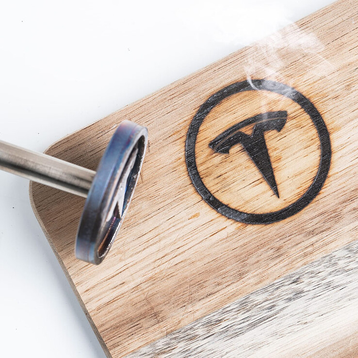 De stempel van Tesla brandijzer