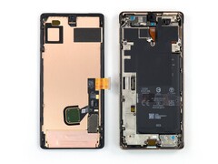 Google is begonnen met het uitgeven van gratis reparatiehandleidingen voor de Pixel 7-serie. (Beeldbron: iFixit)