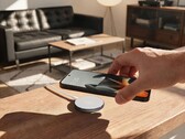 De Moto Snap Wireless Charger levert 25 W aan Qi 2.2-toestellen en 30 W aan Motorola-telefoons die gebruikmaken van het eigen protocol van het bedrijf.