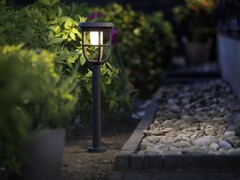 De Philips Radii lampen werken op zonne-energie en kunnen tot 40 uur werken tussen twee oplaadbeurten. (Afbeeldingsbron: Signify)