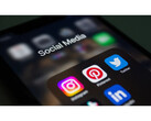 Een close-up van een smartphonescherm waarop verschillende sociale media-apps in een map worden weergegeven. (Afbeelding Bron: Bastian Riccardi op Pexels)