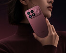 De K100 Pro is verkrijgbaar vanaf 548 dollar. Afgebeeld: de rode uitvoering van de telefoon.