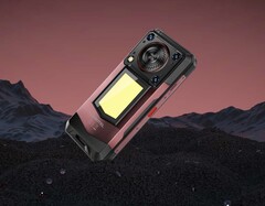 De Oukitel WP56 robuuste smartphone heeft een flinke 16.000 mAh batterij voor lange runtimes. (Afbeeldingsbron: Oukitel)