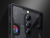 De RedMagic 8S Pro in zijn transparante afwerking met optionele RGB-ventilator. (Afbeeldingsbron: Nubia)
