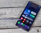 Samsung Galaxy S25 Ultra met S Pen toont het Air Command menu op het scherm. (Afbeeldingsbron: Notebookcheck)
