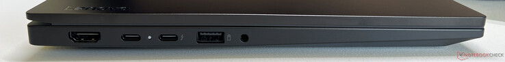 Links: HDMI 2.0, USB-C 3.2 Gen 2 (20 GBit/s, DisplayPort 1.4, Power Delivery 3.1), USB-C 4.0 met Thunderbolt 4 (40 GBit/s, DisplayPort 2.1a, Power Delivery 3.1), USB-A 3.2 Gen 1 (5 GBit/s, van stroom voorzien), 3,5 mm audio