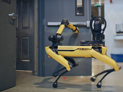 Deuren openen en voorwerpen optillen: De arm van Spot maakt het mogelijk. (Afbeelding: youtube/Boston Dynamics)