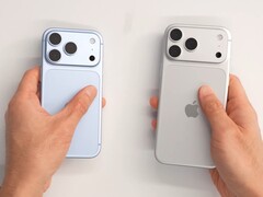 De Apple iPhone 18 Pro (links) en de iPhone 18 Pro Max (rechts) wegen respectievelijk 211 g en 249 g.