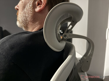 Vanaf een hoogte van ongeveer 180 cm moet de hoofdsteun echter iets hoger zitten