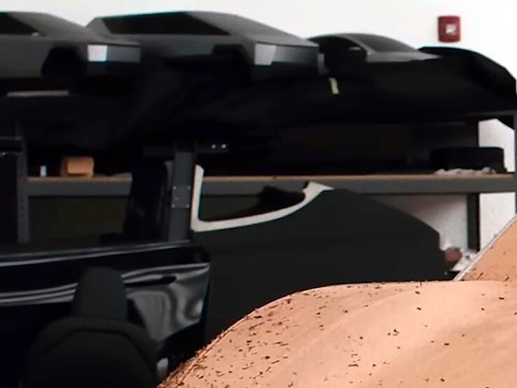 Cyber SUV schaalmodellen op de planken van de ontwerpstudio.