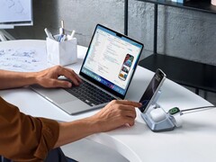 Ugreen&#039;s nieuwe MagFlow 3-in-1 magnetische draadloze oplader (foto) is gearriveerd. (Afbeeldingsbron: Ugreen)