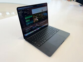 De nieuwe MacBook Air krijgt begin volgend jaar gezelschap van een 15-inch model. (Afbeelding bron: @Jamesco)