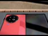 De Z Fold2 in een vroege unboxing video. (Bron: flypig via YouTube)