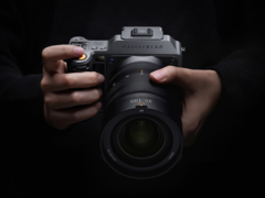 De nieuwe Hasselblad X2D II 100C (foto) heeft LiDAR-ondersteunde scherpstelling en een nieuwe AF-lamp die ook werkt als zelfontspannerindicator. (Afbeeldingsbron: Hasselblad)