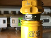 De USB-poort van de EDC-zaklamp kan ter bescherming worden afgedekt
