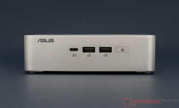 Asus NUC 15 Pro+ - Aansluitingen aan de voorkant