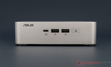 Asus NUC 15 Pro+ - Aansluitingen aan de voorkant