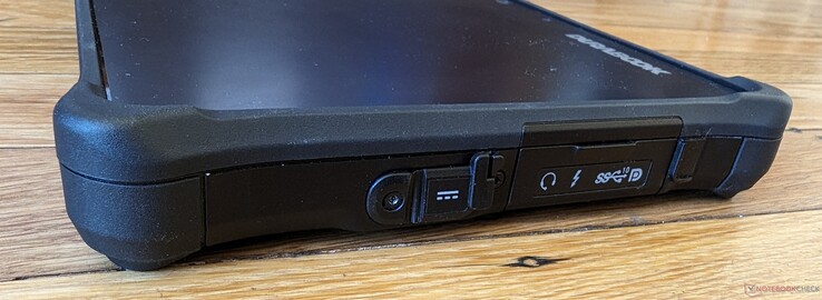 Rechts: AC-adapter, 3,5 mm headset, USB-C met Thunderbolt 4 + Power Delivery, USB-C met DisplayPort (10 Gbps)