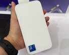 De Sixunited WB81-H02 is mogelijk passief gekoeld. Afgebeeld: de mini-pc die in de hand wordt gehouden.