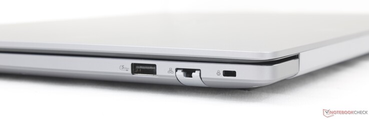 Juist: USB-A 3.2 Gen. 1 (5 Gbps), RJ-45 (1 Gbps), Kensington-slot