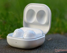 De Galaxy Buds FE lijken op de afgebeelde Galaxy Buds2. (Afbeelding bron: Notebookcheck)