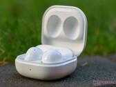 De Galaxy Buds FE lijken op de afgebeelde Galaxy Buds2. (Afbeelding bron: Notebookcheck)