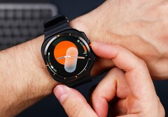 De Samsung Galaxy Watch kan in de toekomst sommige functies achter een betaalmuur vergrendelen. (Afbeeldingsbron: Daniel Romero)