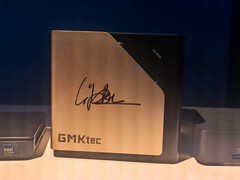 Een GMKtec EVO-T2 prototype ondertekend door Intel CEO Mr. Lip-Bu Tan. (Afbeeldingsbron: GMKtec)