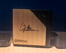 Een GMKtec EVO-T2 prototype ondertekend door Intel CEO Mr. Lip-Bu Tan. (Afbeeldingsbron: GMKtec)