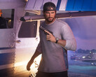 Jason, de hoofdpersoon uit GTA 6, houdt een pistool vast.