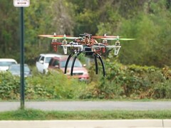 Een afbeelding van de DIY semi-autonome drone (Afbeelding bron: Hoarder Sam; bijgesneden screenshot)