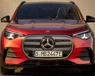 De nieuwe Mercedes GLA wordt gelanceerd als een elektrisch voertuig met 800-volt-technologie, maar voor het opladen bij 400-volt-snellaadstations is een optionele DC-booster vereist.