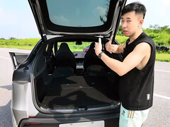 Tesla Model Y L beoordeling van laad- en passagiersruimte. (Afbeeldingsbron: GeekLaii/YT)