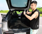 Tesla Model Y L beoordeling van laad- en passagiersruimte. (Afbeeldingsbron: GeekLaii/YT)