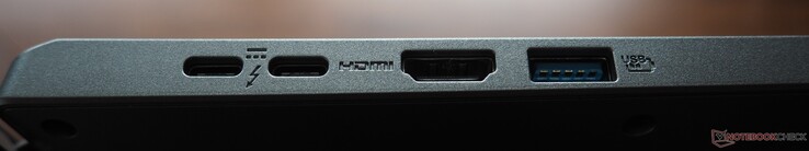 Linkerkant: 2x USB-C 4 (Thunderbolt 4 incl. DisplayPort 1.4 &amp; PowerDelivery), HDMI 2.1, USB-A 3.0
