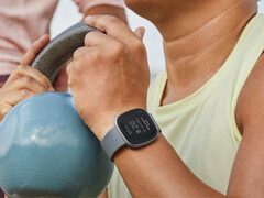 De Fitbit Versa 4 is nu meer dan drie jaar oud. (Afbeelding bron: Fitbit)