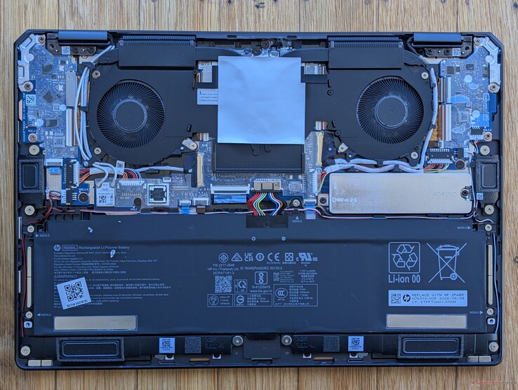 Moederbord van de HP OmniBook Ultra Flip 14 ter vergelijking