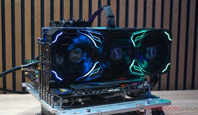 De KFA2 GeForce RTX 4080 Super SG tijdens geluidsmeting